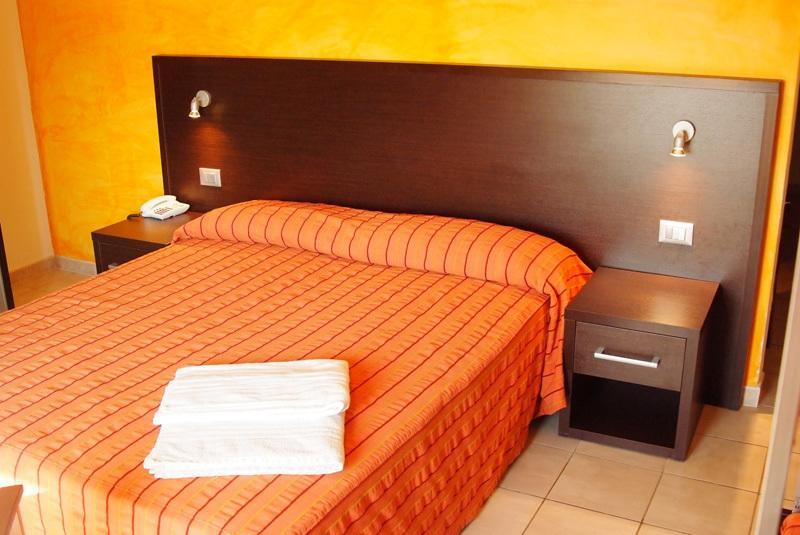 Hotel Club Ravezzo Лидо-Марини Номер фото